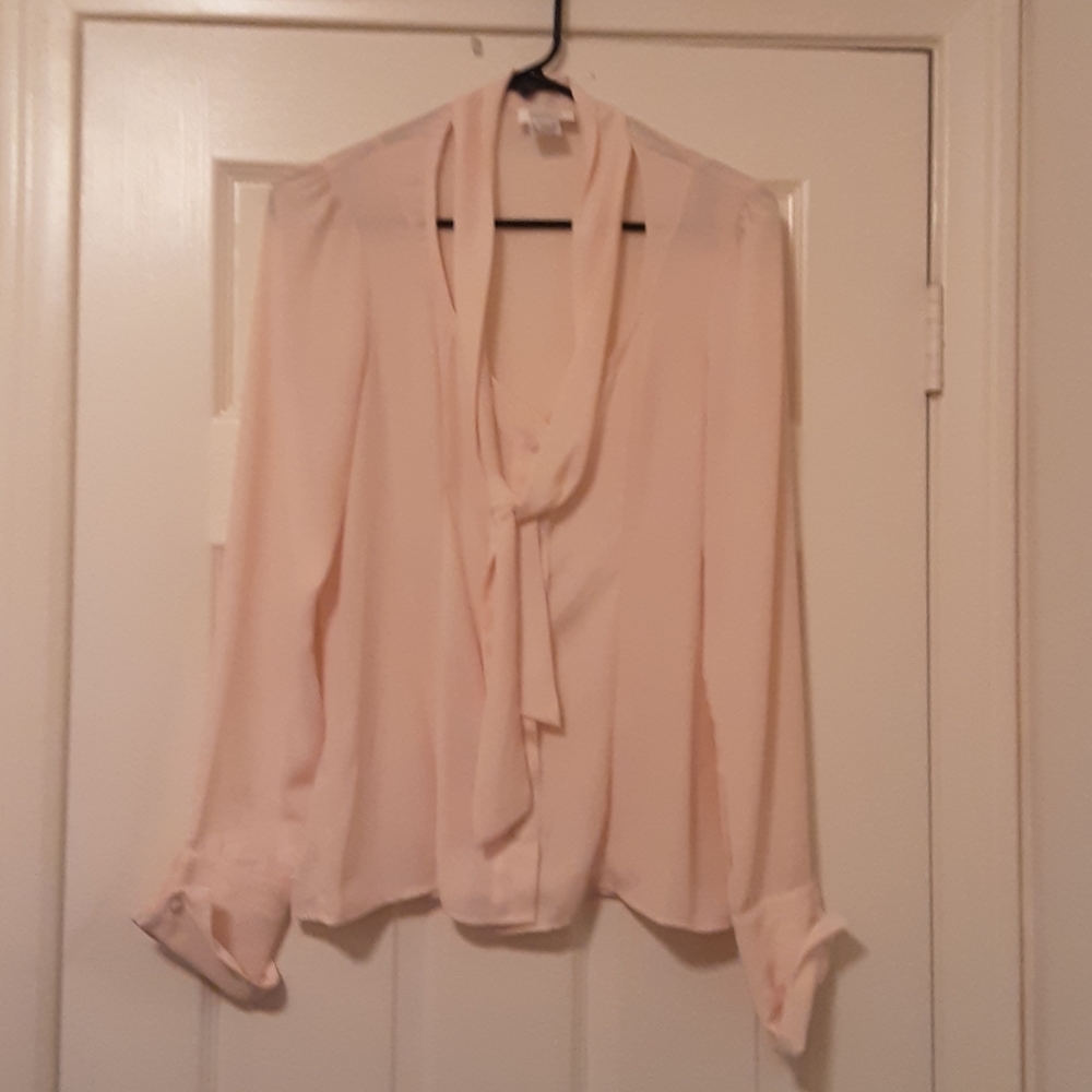 Unique vintage pussy bow button down blouse